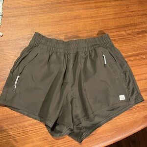 Vuori Women’s Dash Shorts- Olive Green